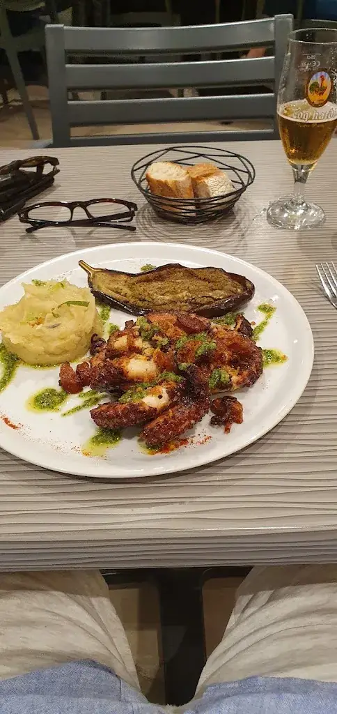 Gary Burgess_L'Alezan_Londe-les-Maures_review