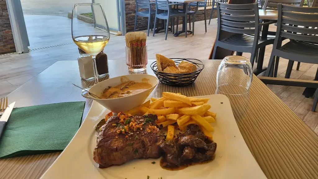 Leslie Coelho_L'Alezan_Londe-les-Maures_review