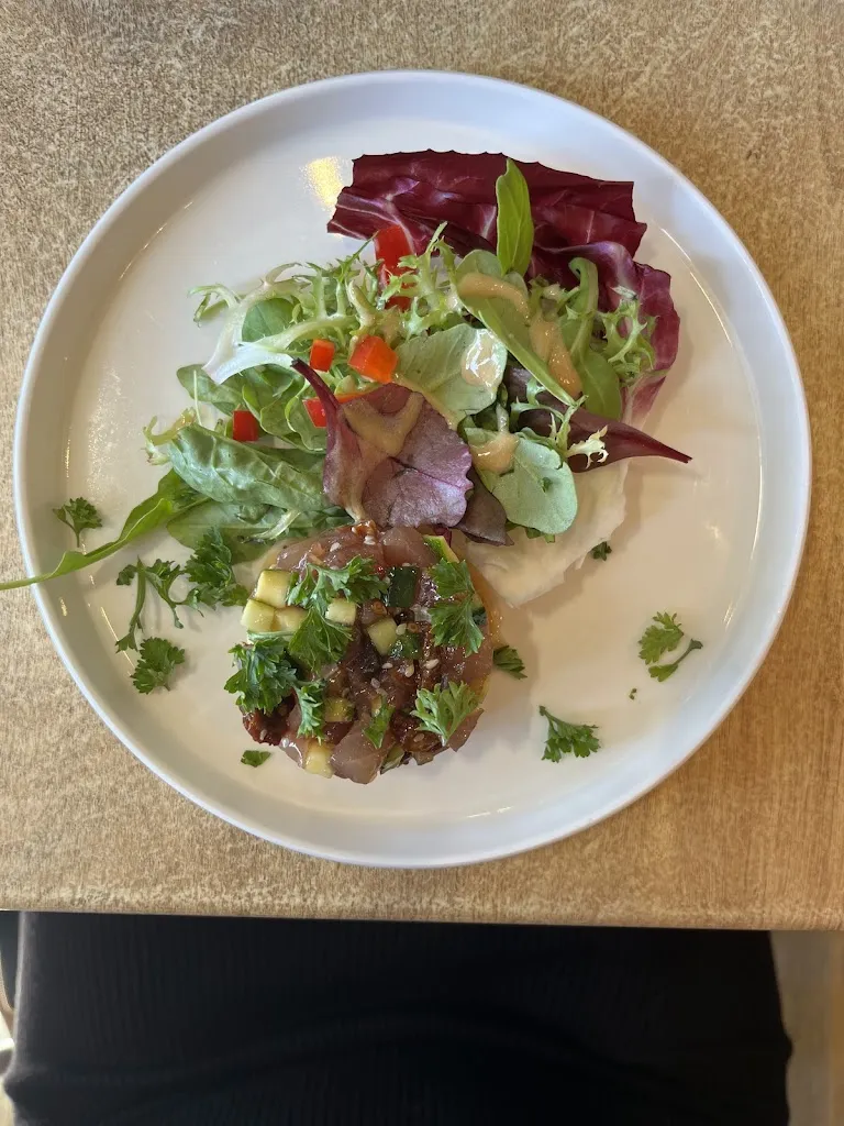 Aeryn Richard_Le Galion_Londe-les-Maures_review