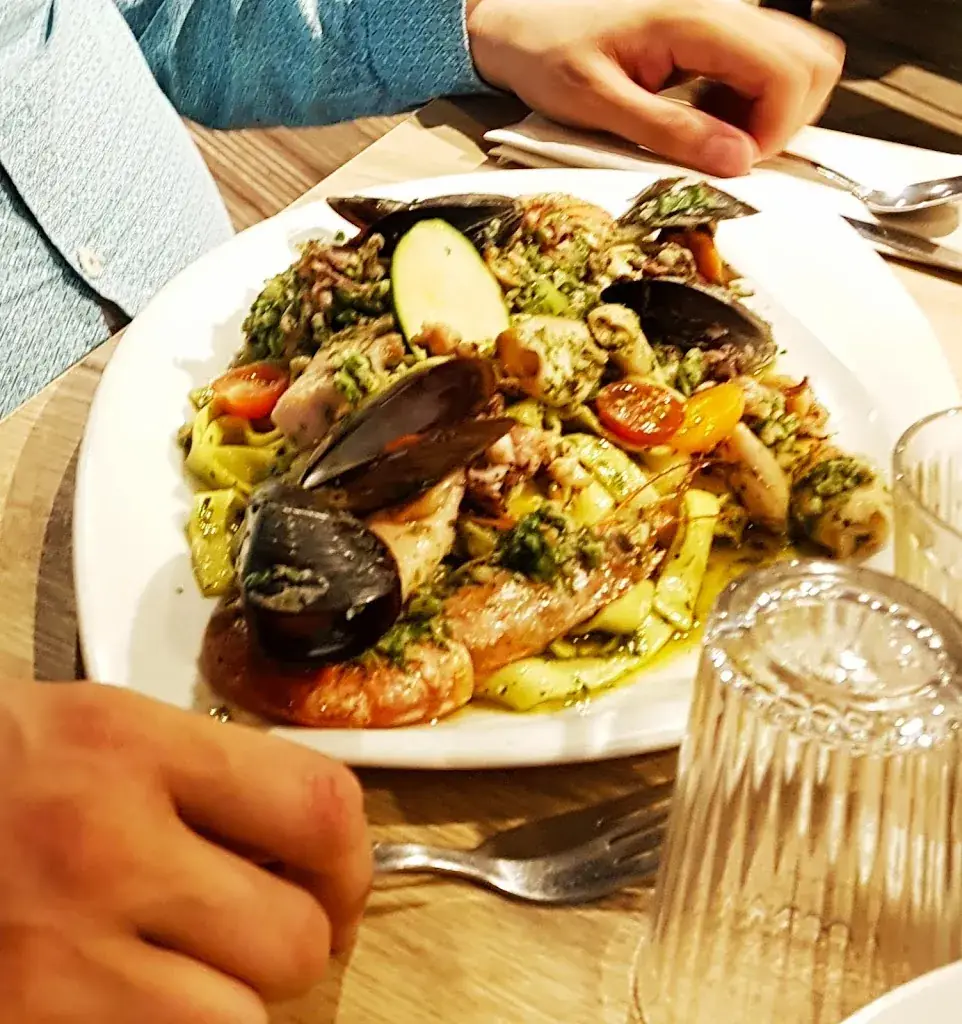 K Barad_Le Président_Londe-les-Maures_review