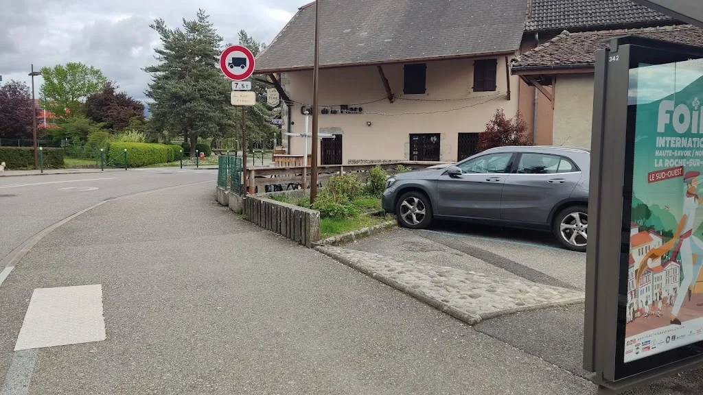 Café de la place POISY_Poisy_slider_image_3