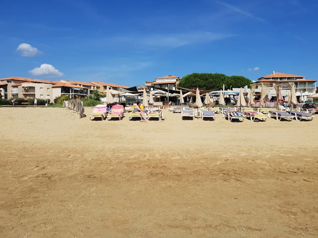 Tyrone Scandurra_La Voile Plage_Londe-les-Maures_recensione