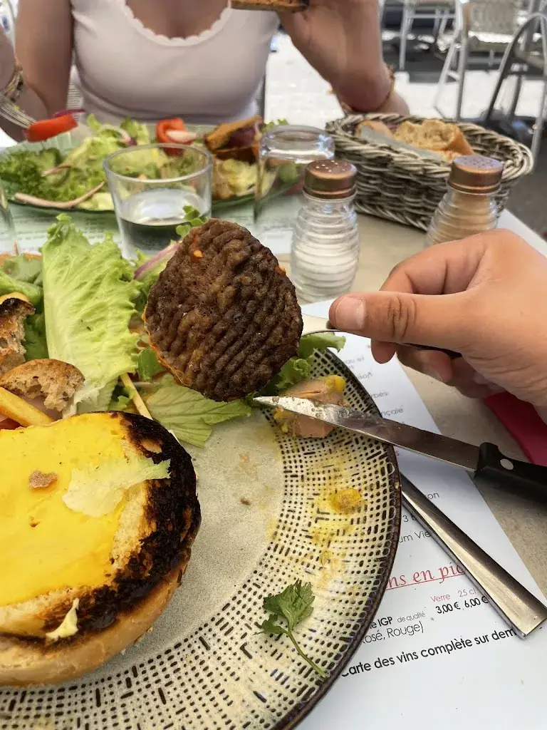 Théo Roussel_L'Escale_Londe-les-Maures_review