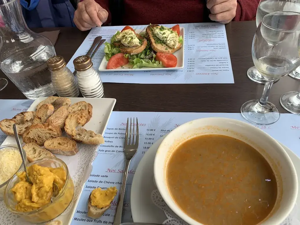 Patricia CHARIERE_L'Escale_Londe-les-Maures_review