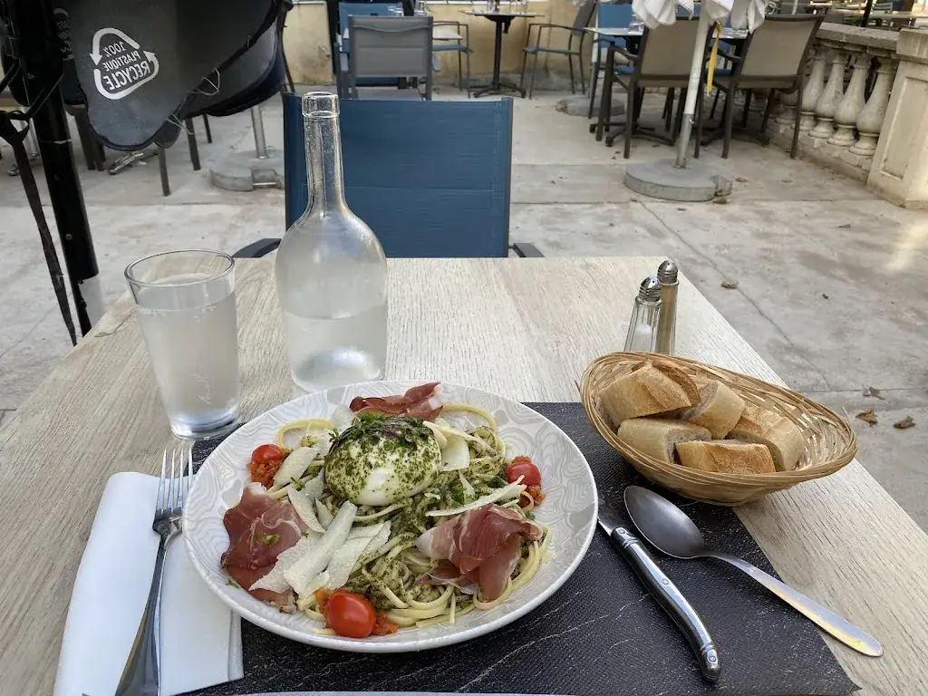 Sam Findlen-Golden_Auberge de la Loube_Roquebrussanne_review