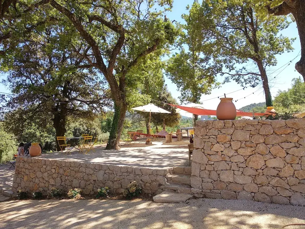 Domaine Les Terres Promises restaurant in Roquebrussanne