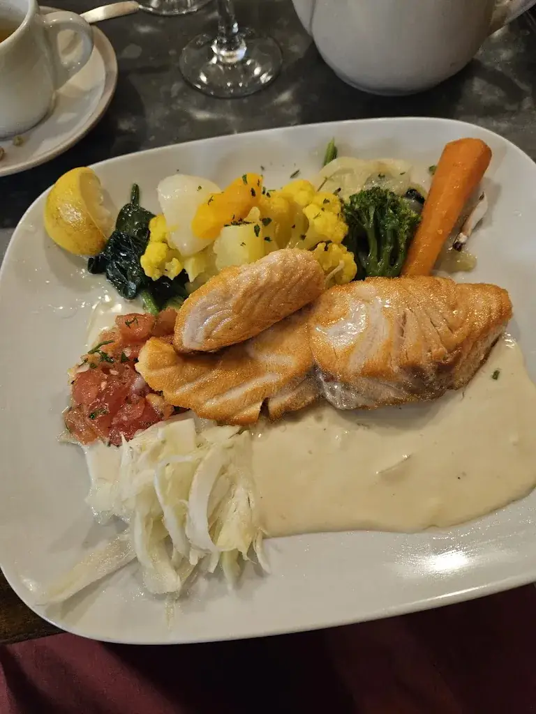 Le Café de la Fontaine_Turbie_slider_image_2