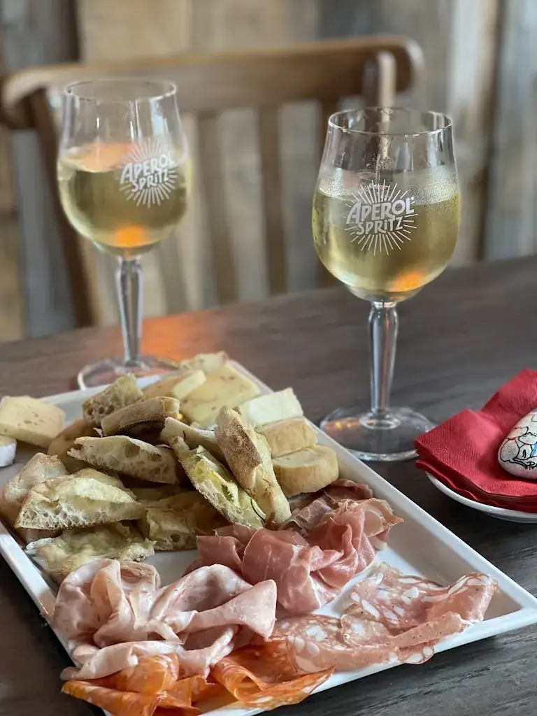 Aux Amis d'Auguste_Turbie_slider_image_2