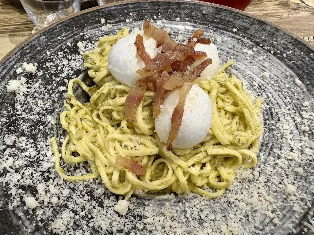 Pierrick Boukaia_La tavola_Trinité_review