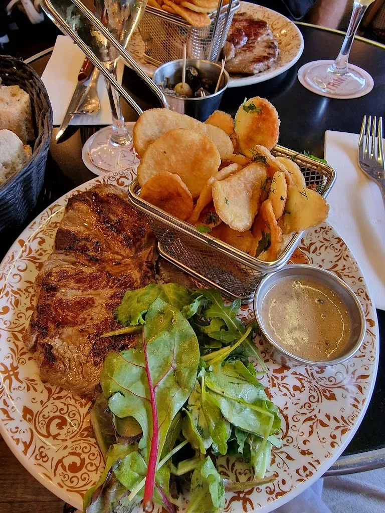 Royal Trinité_Paris_slider_image_3