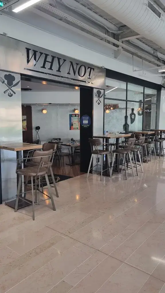 Why Not 5 restaurant in Trinité