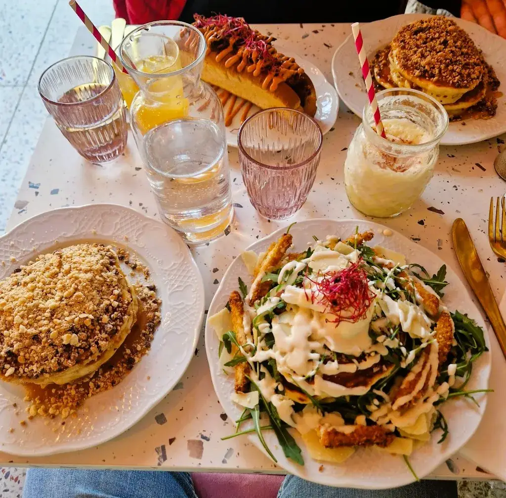 YONA LA VALENTINE_Marseille_slider_image_3