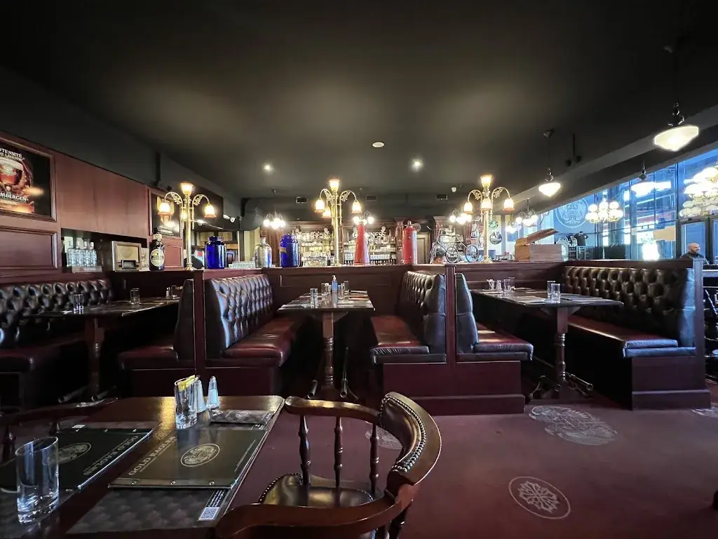 George Mountrichas_GOLD EAGLES Restaurant Brasserie Pub_Marseille_review