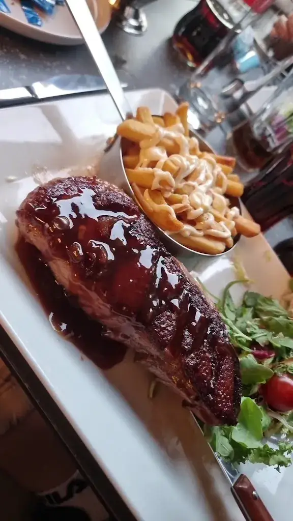 GOLD EAGLES Restaurant Brasserie Pub_Marseille_slider_image_2