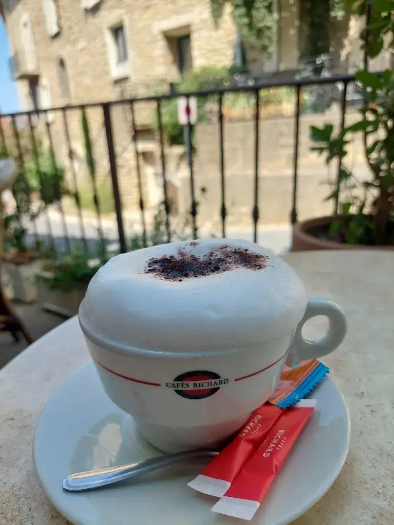 Sebastian Štefančič_Le Café de la Fontaine_Lagnes_recensione