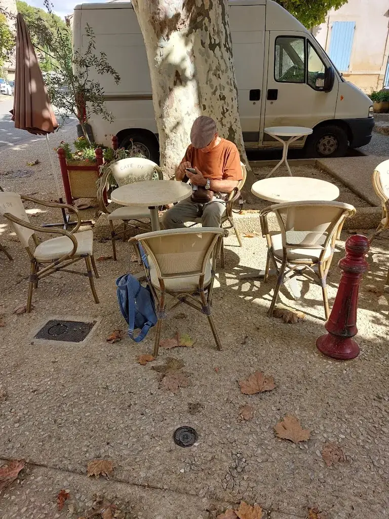 Le Café de la Fontaine_Lagnes_slider_image_1