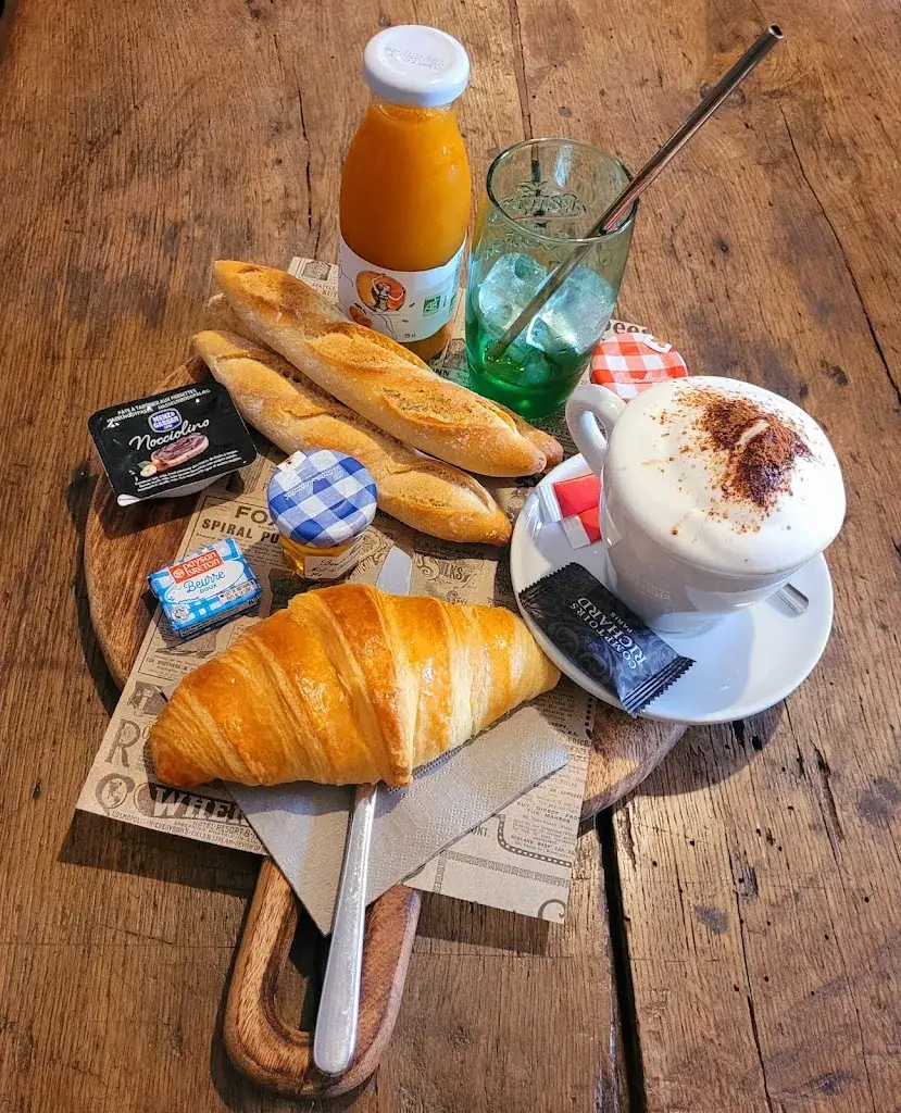 Le Café de la Fontaine_Lagnes_slider_image_2