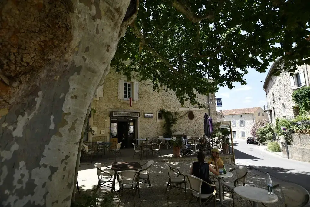 Le Café de la Fontaine_Lagnes_slider_image_3