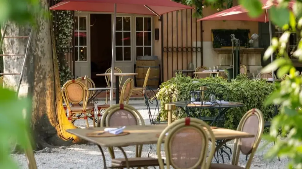 Restaurant Sous les Platanes à Lagnes_Lagnes_slider_image_1
