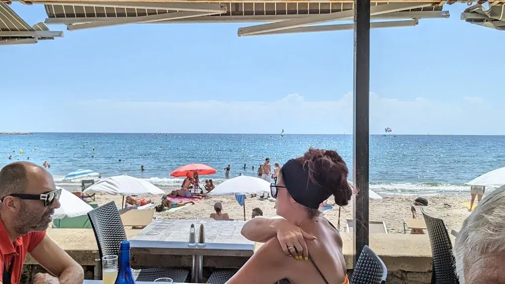 D Jones_L'Oustaou_Seyne-sur-Mer_review