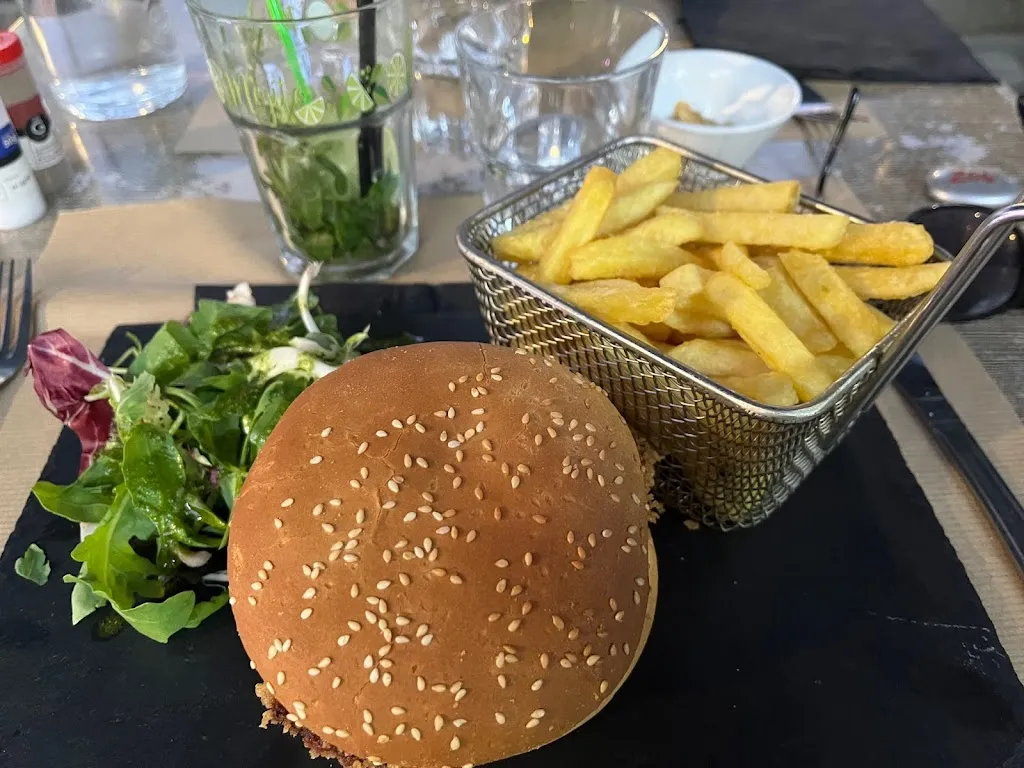 SABINE M_La Régalade cuisine française&Italienne, produits frais, fait maison, karaoke, soirée dansante et soirée à thème_Seyne-sur-Mer_review