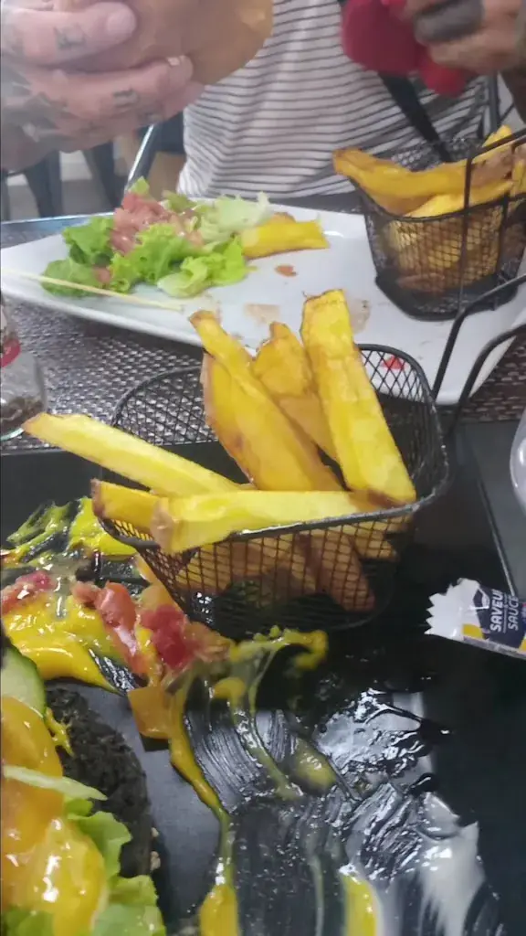 Oli Oncey_PAPILLES EN FOLY'S_Seyne-sur-Mer_review