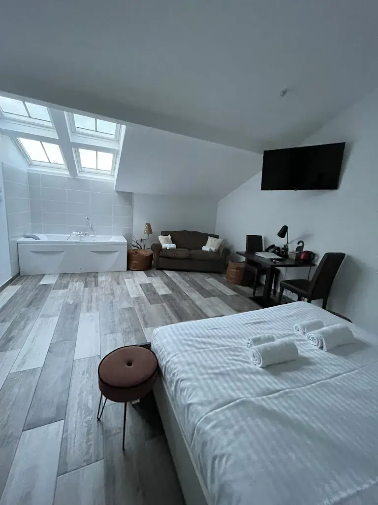 Hotel De La Croisee_Poncin_slider_image_2