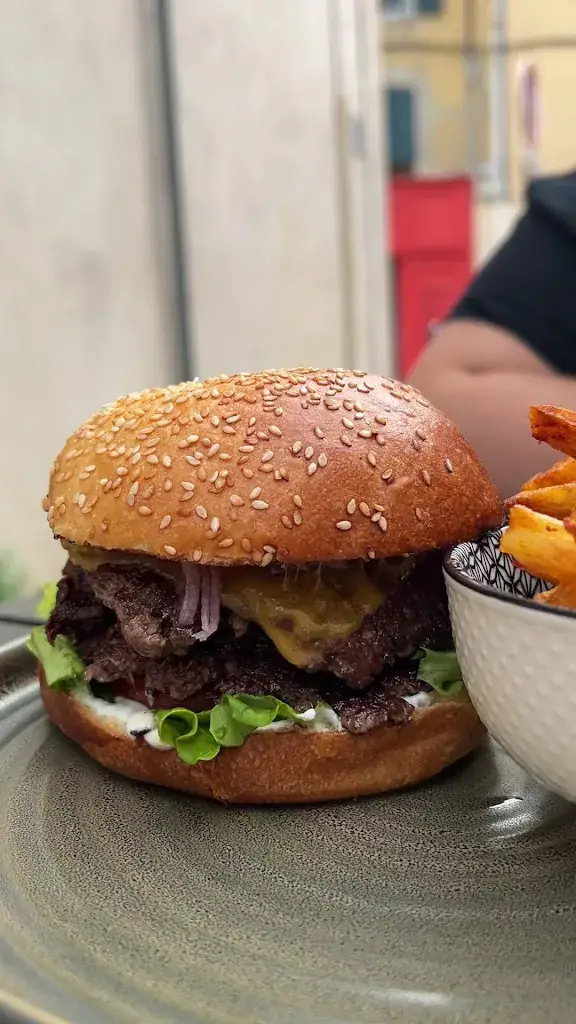 Burger industry_Lambesc_slider_image_2