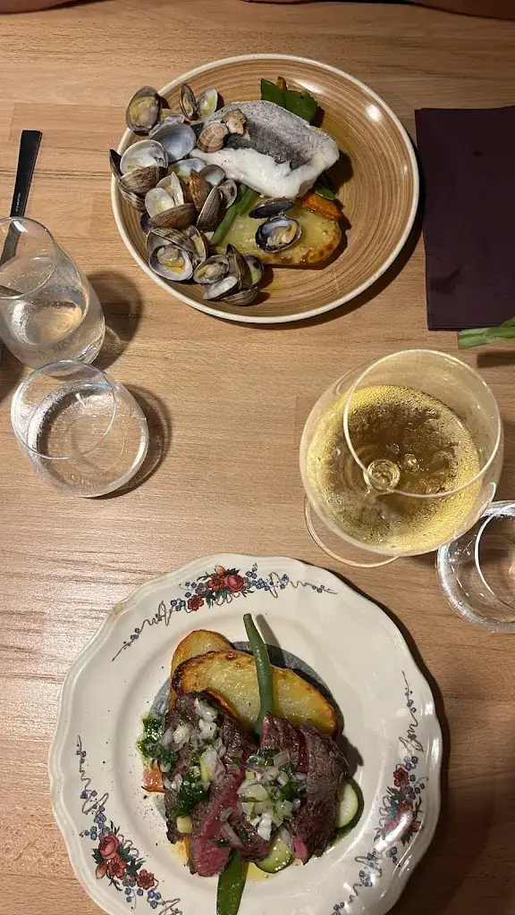 Marine Lakhal_Au Petit Rouquin_Lambesc_review