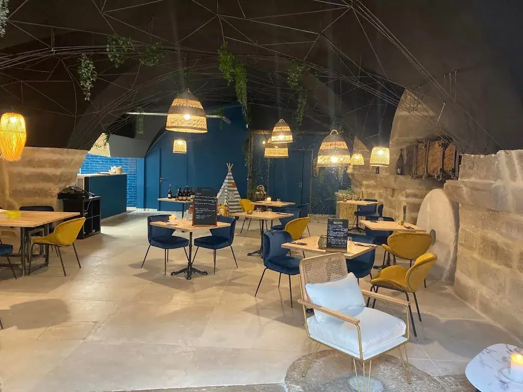 Au Petit Rouquin restaurant in Lambesc