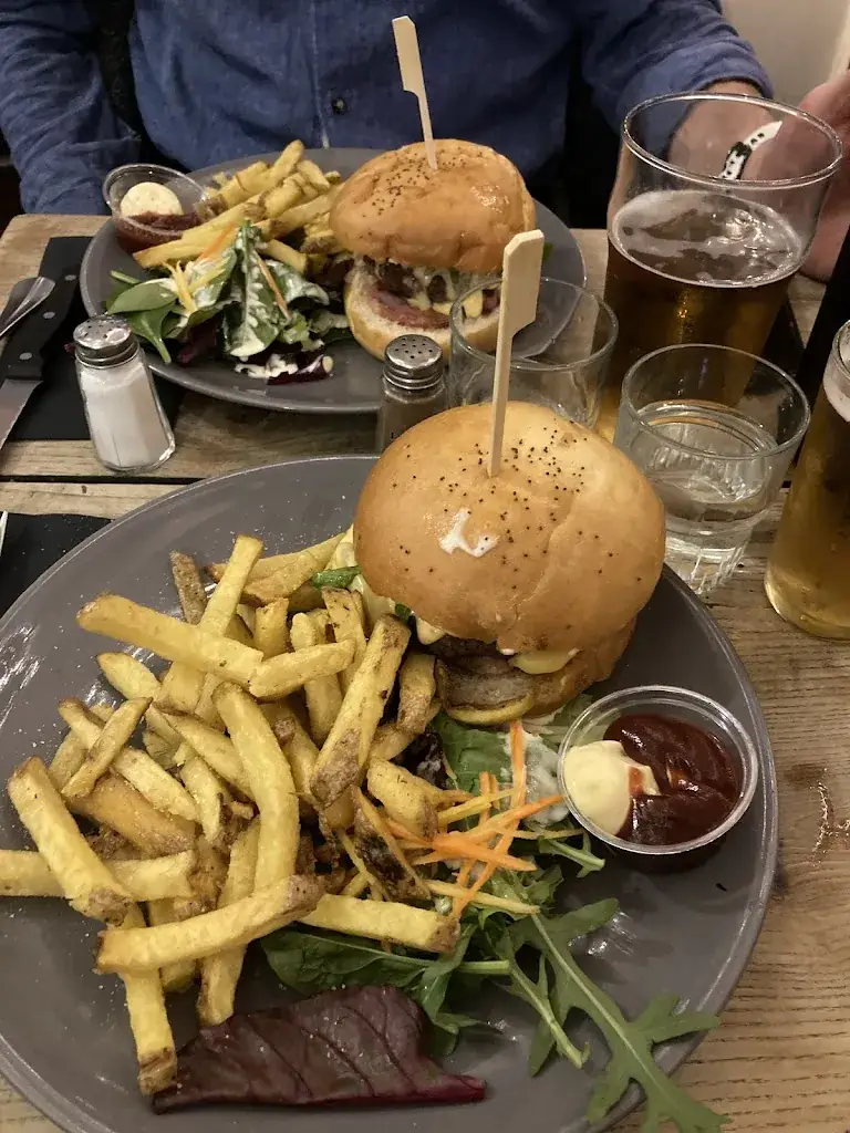 Virág Kocsis-Jutka_Le Bastringue_Paris_review