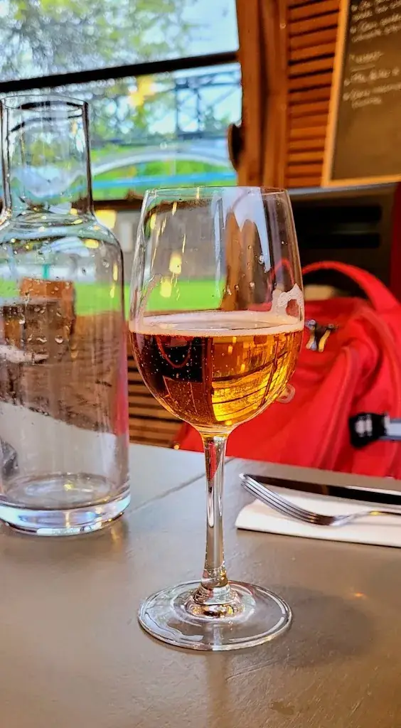 Orhan Ceka_Restaurant Ventrus - Parc de La Villette_Paris_review