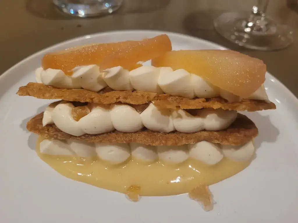 Ernanio Mandlate_Restaurant Ventrus - Parc de La Villette_Paris_review