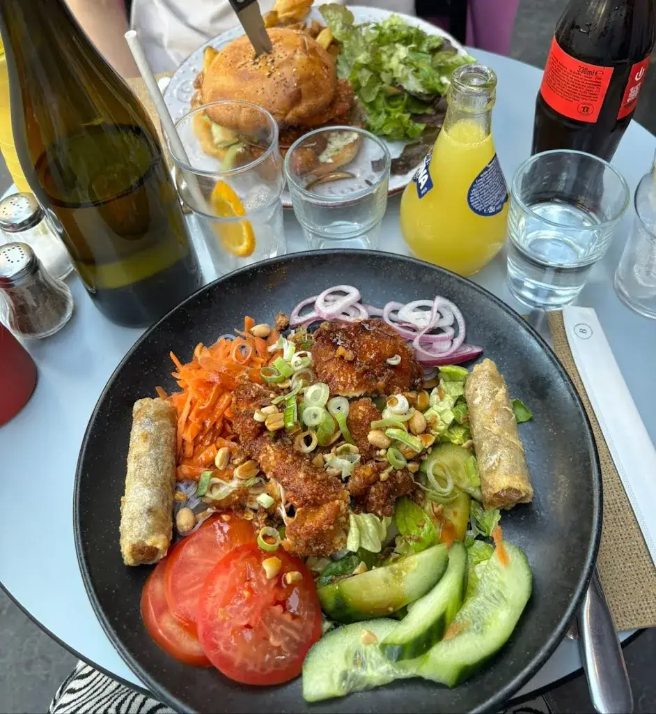 xmas_Jeannette_Paris_review