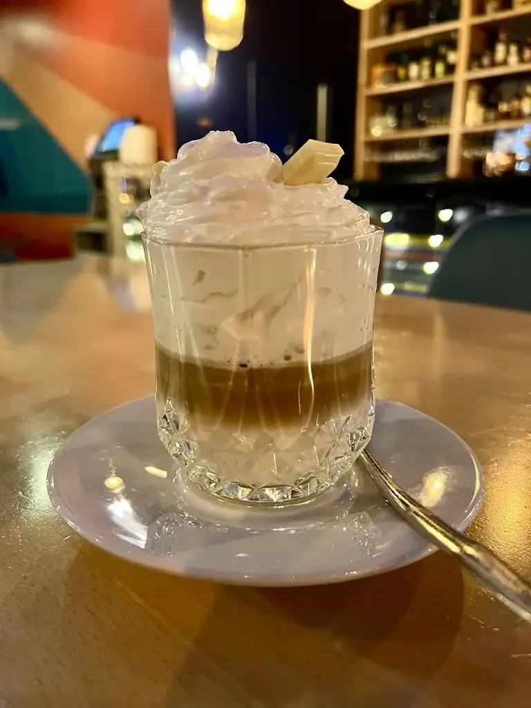 Jeannette_Paris_slider_image_3