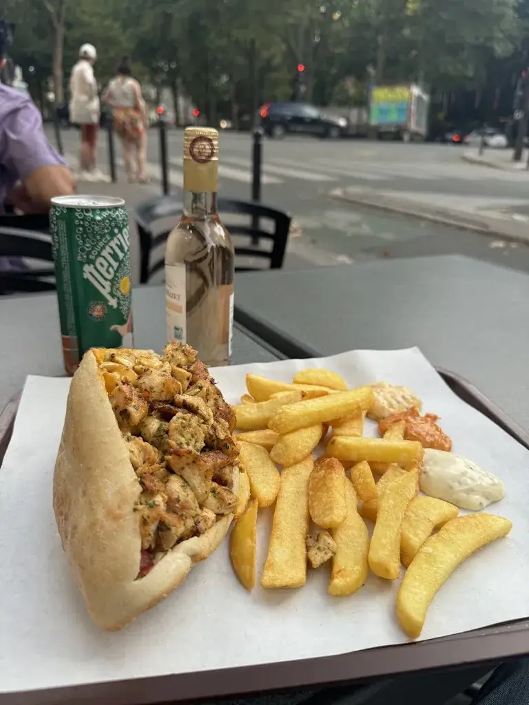 Saaid De León_Golden Food ( near Generator )_Paris_review