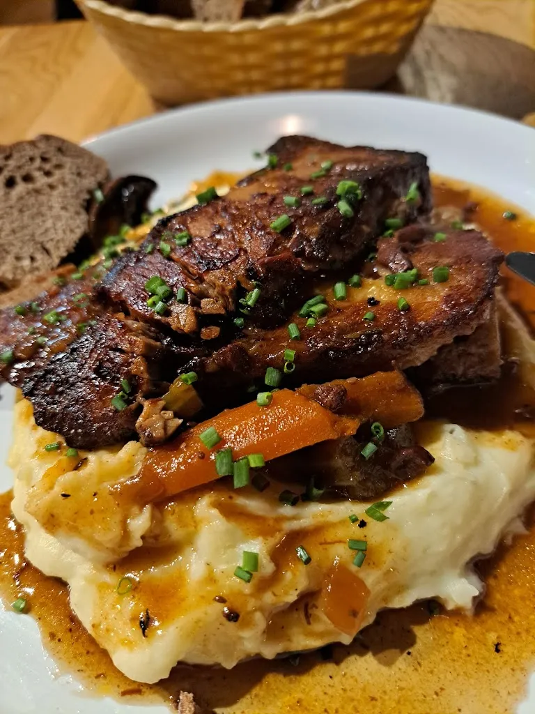 Peter Eagling_Paname Brewing Company_Paris_review