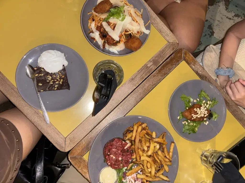 Emilioo uwu_Le Hang'art_Paris_recensione