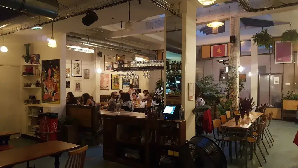 Le Hang'art restaurant in Paris