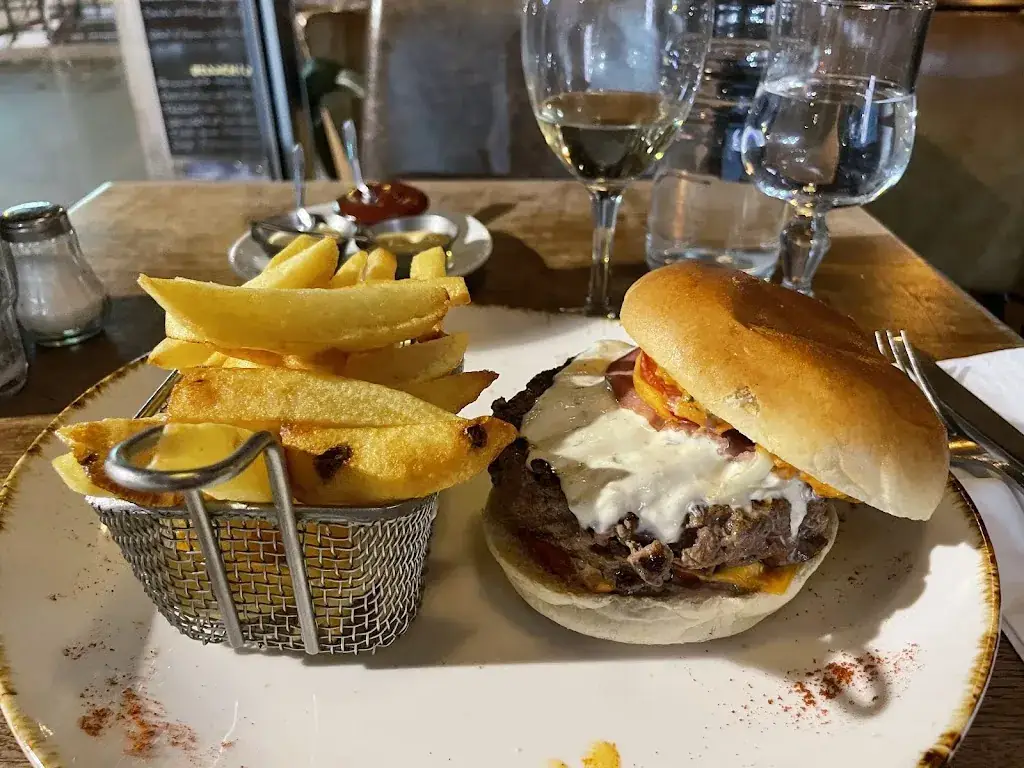 Deseray Bautista_Le Jaurès Café_Paris_review