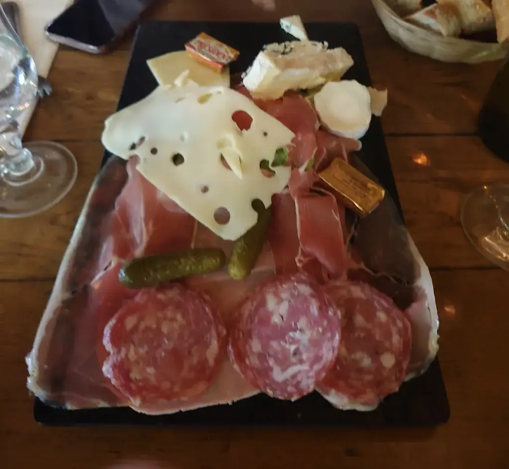 Le Jaurès Café_Paris_slider_image_2