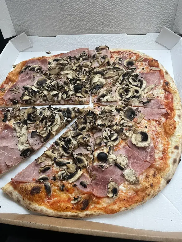 CELINE MENARD-SAPIN_Pizzburger_Pont-d'Ain_review