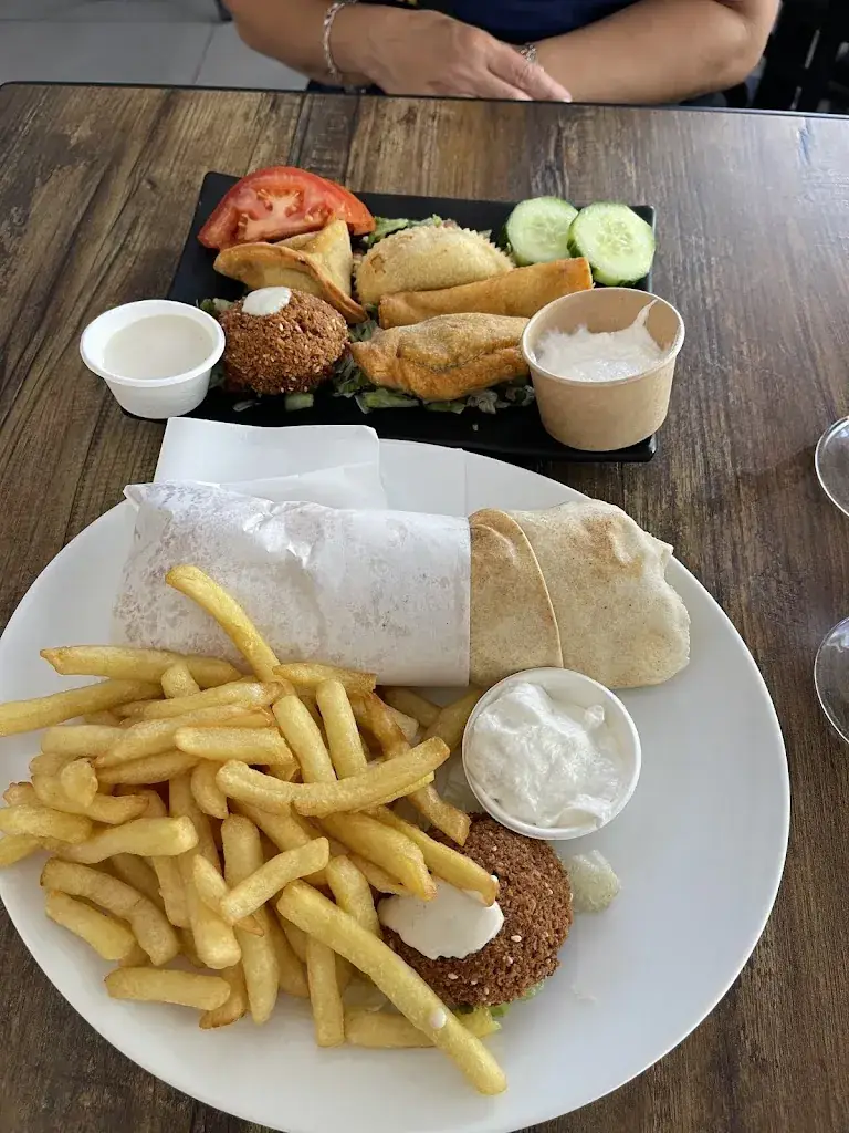 Simon Williams_Cedars Restaurant_Paris_review