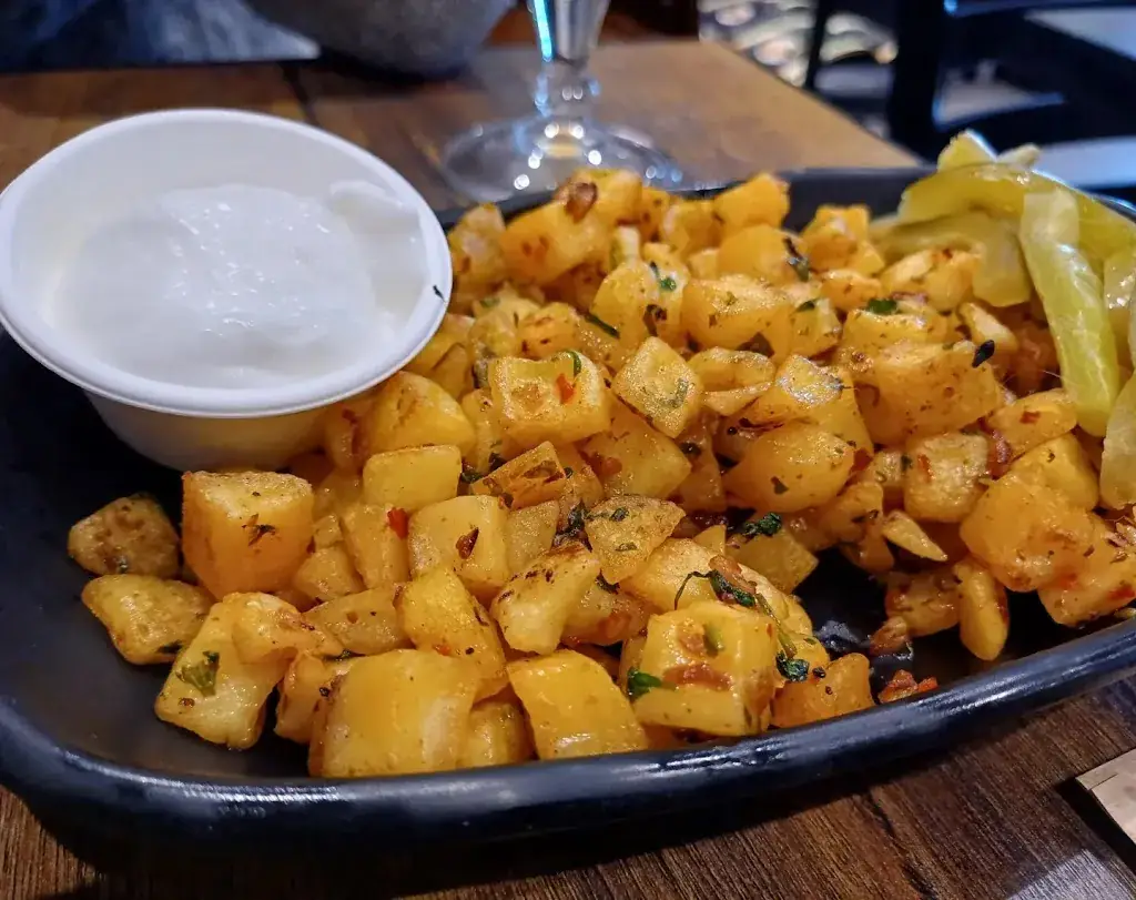 Anjani Banwarie_Cedars Restaurant_Paris_review