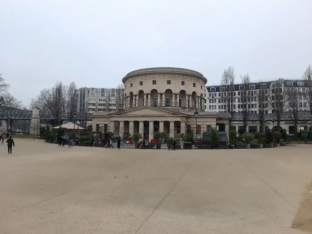 Ufuk Yüksekkaya_La Rotonde Stalingrad_Paris_review