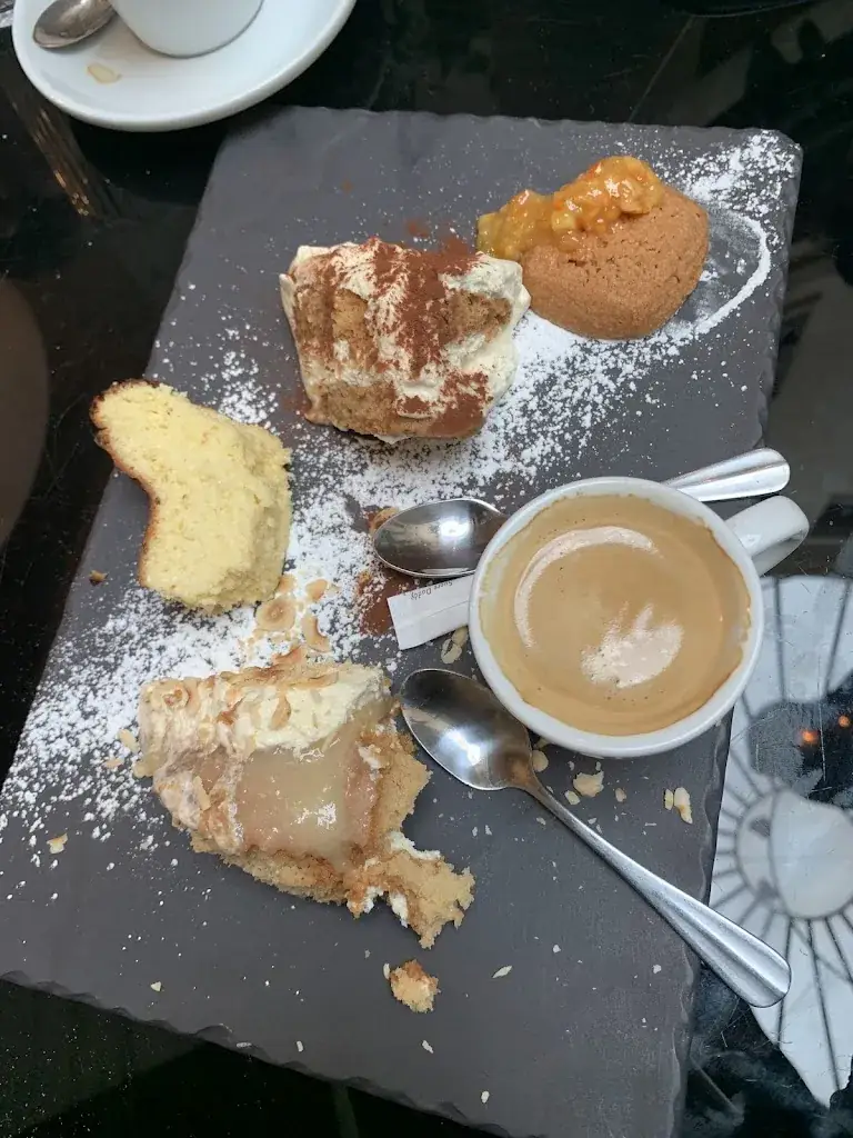 Catalina Gomez J._La Rotonde Stalingrad_Paris_review