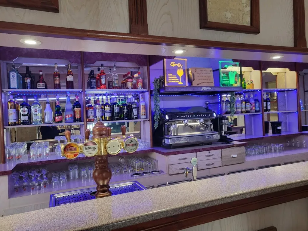 Brasserie des Platanes_Lapalud_slider_image_1