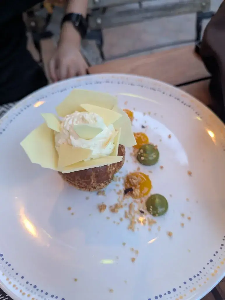 Christian Hassa_L'Ecole des Filles_Bar-sur-Loup_recensione