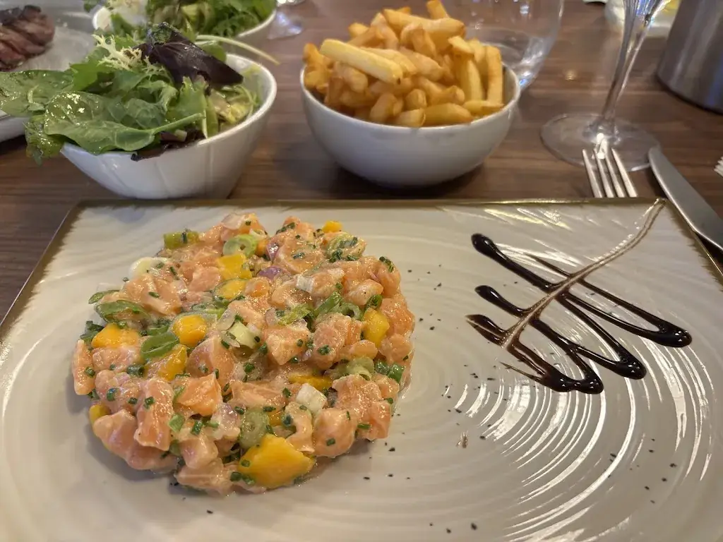 Le Rond Point_Cannet_slider_image_2