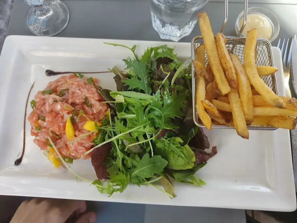 Le Rond Point_Cannet_slider_image_3